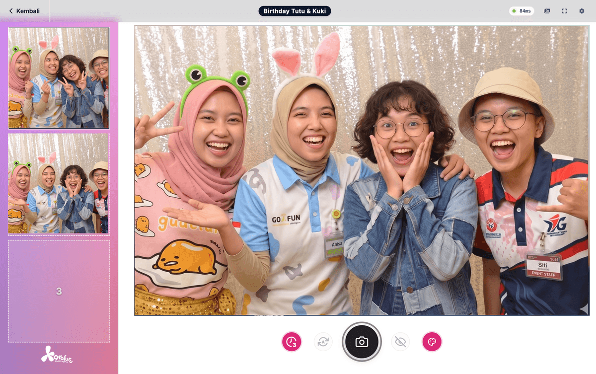Karafuru Photobooth Mockup